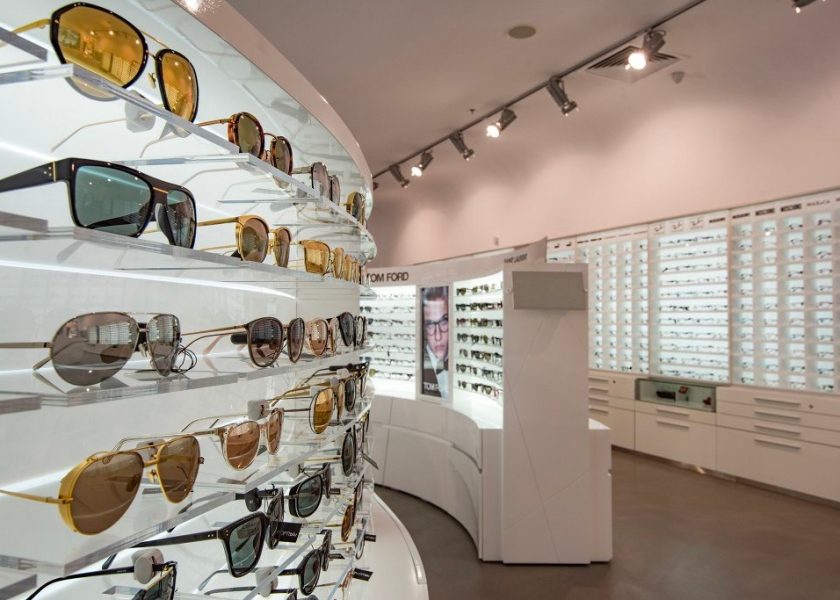 EssilorLuxottica entra in Romania acquisendo Optical Investment